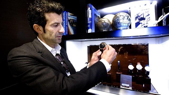 Figo: «Todo el mundo espera que Mourinho siga, pero el Real Madrid no se acabaría sin él»