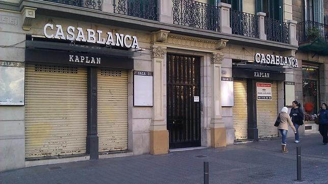 Fachada del cine Casablanca después del cierre