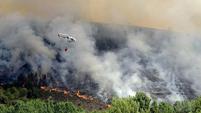 El tiempo seco y los descuidos activan los primeros fuegos en Galicia