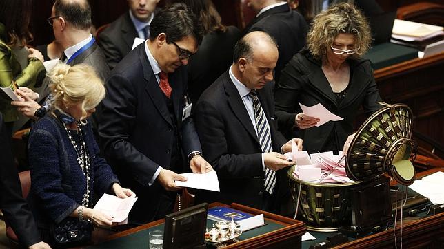 Napolitano volverá a ser presidente de Italia por «responsabilidad hacia la nación