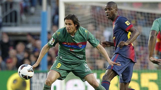Abidal refuerza su mensaje sobre el césped
