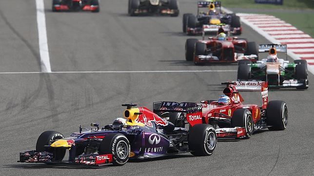 Vettel da un golpe de autoridad en Bahréin
