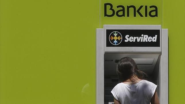 Las nuevas acciones de Bankia se desploman casi un 18% en su estreno