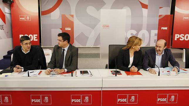 El PSOE propone sustituir el Senado por una cámara de representantes elegidos por las autonomías