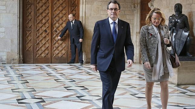 Artur Mas compara la consulta con «una rosa con espinas que hay que esquivar»