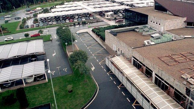 Caballero carga contra el PP y BNG porque «impiden que Vigo apoye a su aeropuerto»