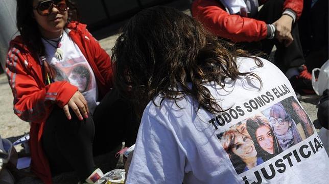 Familiares de Katia y Cristina protestan a las puertas de Madrid Arena