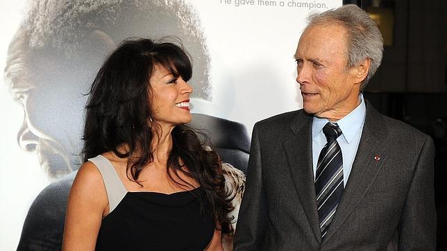 La esposa de Clint Eastwood entra en rehabilitación por depresión y ansiedad