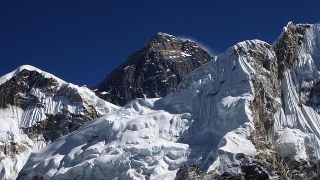 Tres alpinistas, agredidos y amenazados de muerte por un grupo de sherpas en el Everest