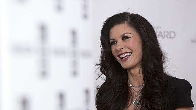 Catherine Zeta-Jones ingresa en una clínica para tratar su desorden bipolar