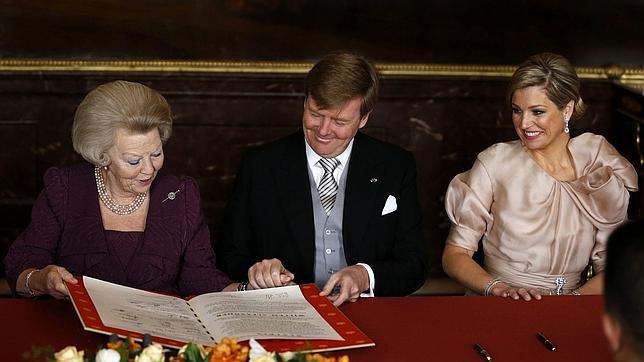 ¿Por qué es una investidura y no una coronación la de Guillermo de Holanda?