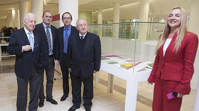 La Ciudad de la Cultura acoge la historia editorial de «Cantares gallegos»