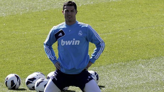 Mourinho aconseja a Cristiano que renueve por el Real Madrid