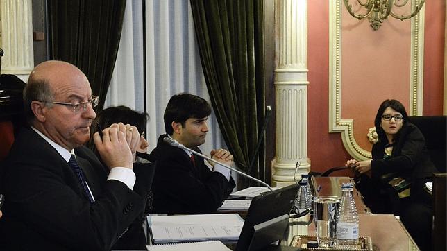 El Ayuntamiento de Orense, tambaleado con ron y ginebra