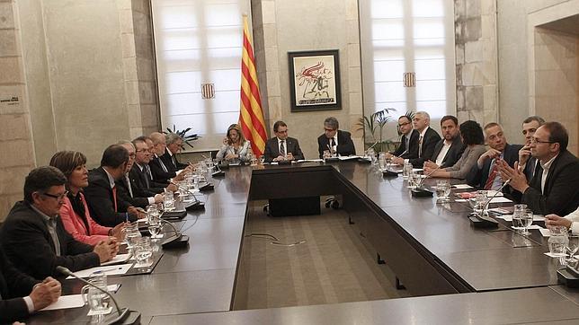 Mas ofrece al PSC que el Consejo de Transición estudie el federalismo