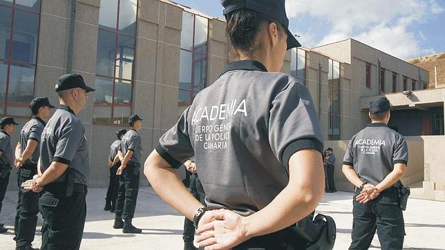 El cartel «intimidatorio» en la Policía Canaria llega al Ejecutivo