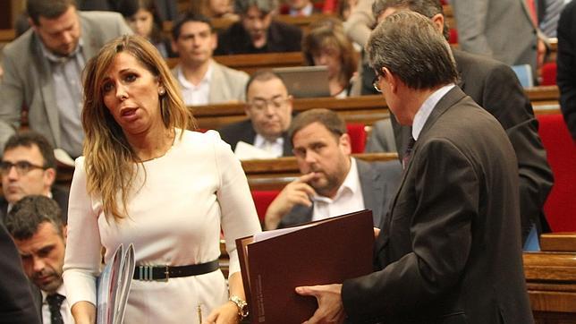 El PP abandona el hemiciclo tras acusar al Parlament de «insumisión»