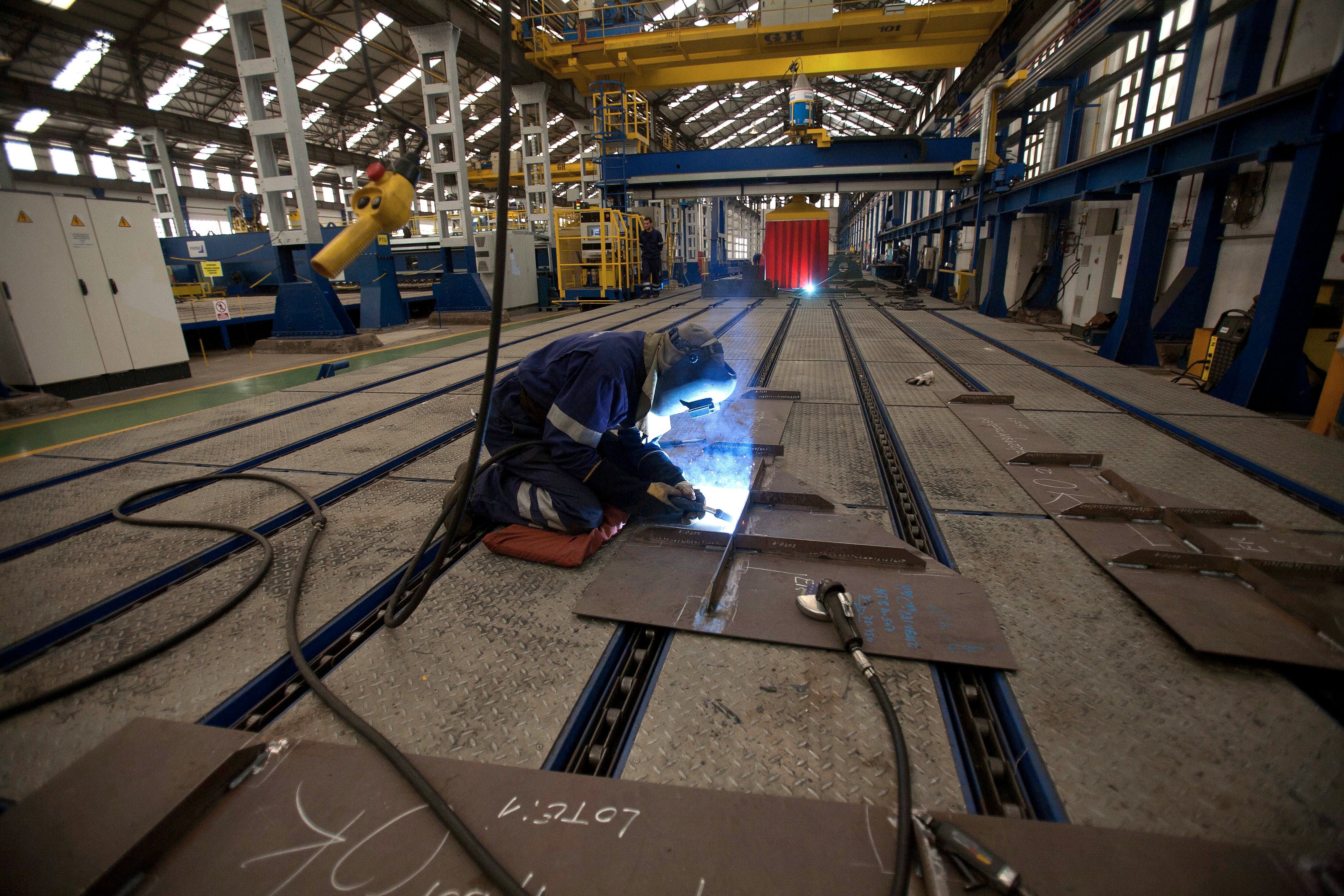 Cinco años de crisis han acabado con 768.000 empleos en la industria