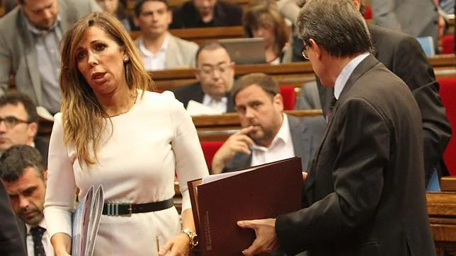 Sánchez-Camacho acusa a Mas de «falta de sentido democrático» por perseverar en la consulta