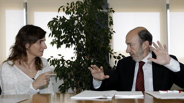 Rubalcaba defiende el plan de Griñán y replica a Almunia