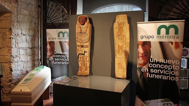 La última moda en entierros: ataúdes de faraones