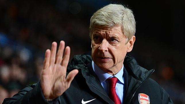El francés Arsene Wenger tiene contrato con el Arsenal hasta 2014