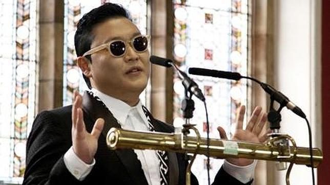 El rapero Psy deslumbra en Harvard