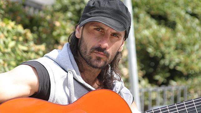 Miguel Campello: «A veces es complicado andar con tu propia persona subiéndote a un escenario»