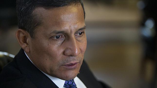 El presidente de Perú, Ollanta Humala, se alinea personalmente con el chavismo, aunque se enfrenta a la crítica en su país por hacerlo, por lo que en ocasiones trata de distanciarse tímidamenet