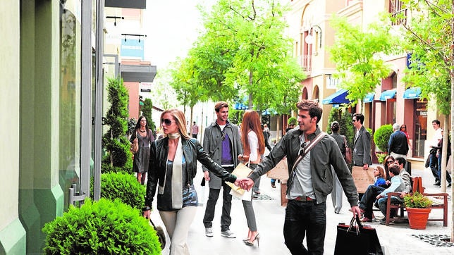 Las compras de lujo, el petróleo del turismo que viene de fuera