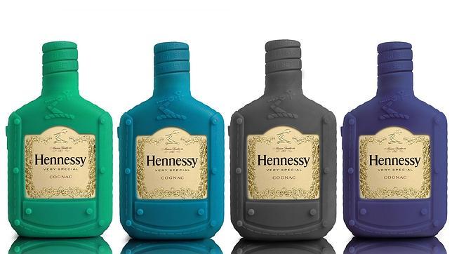 Hennessy en petacas de silicona
