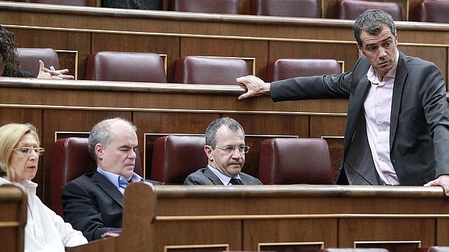 Detenido por difundir en Twitter datos personales de Rosa Díez y Toni Cantó
