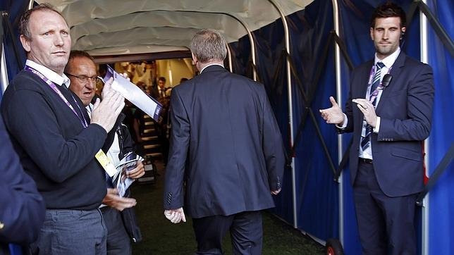 Alex Ferguson abandonó el campo entre aplausos