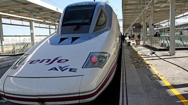 Competencia recomienda separar a Renfe de Fomento y eliminar su «trato de favor»