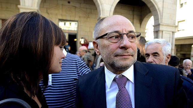 De Lara cita a declarar al exalcalde de Orense, imputado por blanqueo, y a su pareja