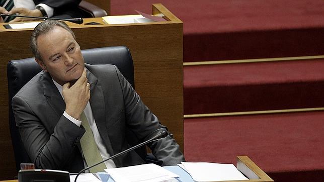 Fabra se compromete a acabar el año con menos parados que al inicio de 2013