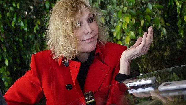Kim Novak: «No estoy en casa pensando, pobre de mí, no hago películas»