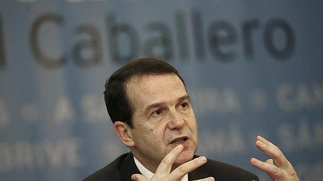 Caballero vuelve a premiar con un contrato la fidelidad de una compañera de partido