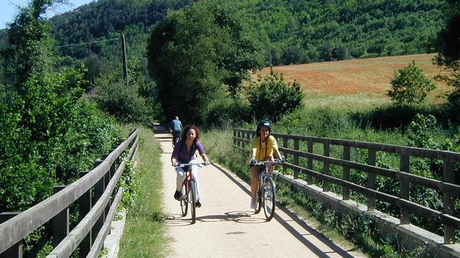 Diez rutas perfectas en España que empiezan en Vías Verdes