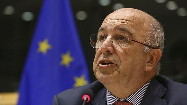 Caballero teme un «golpe de mano» de Almunia con el «tax lease»