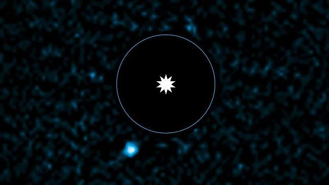 Descubren el planeta más ligero fuera del Sistema Solar