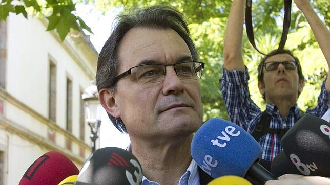 El ministro de Defensa francés suspende su encuentro con Artur Mas