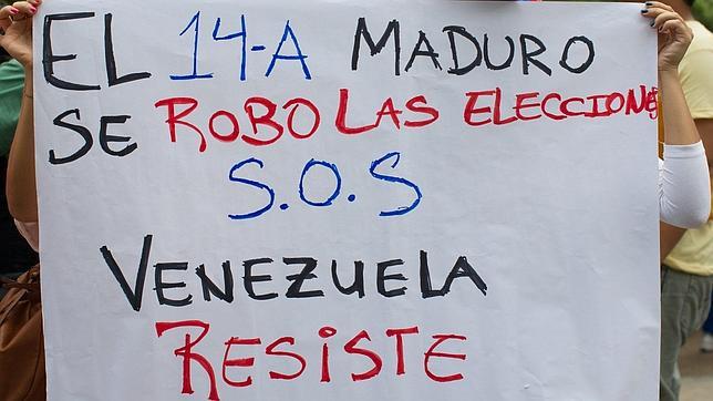 Maduro instaura en Venezuela la cartilla de racionamiento al mejor estilo cubano