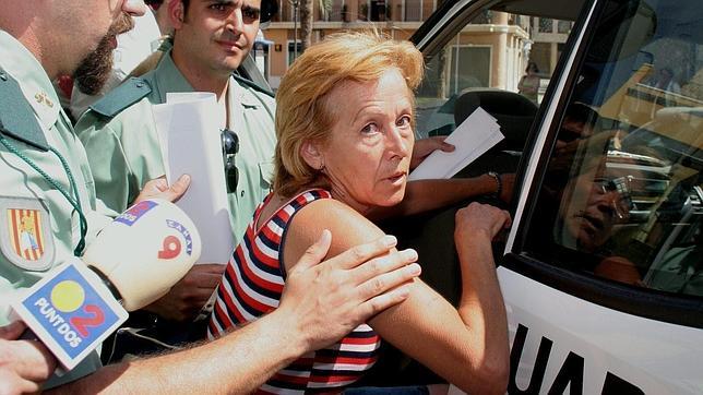 Ordenan el ingreso en prisión de la mujer que quemó vivo al violador de su hija