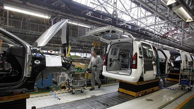 Los fabricantes esperan superar los 1,5 millones de coches matriculados en 2015