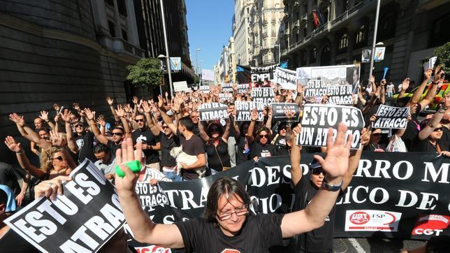 Los jueces ya obligan a devolver a los funcionarios parte de la paga extra de 2012