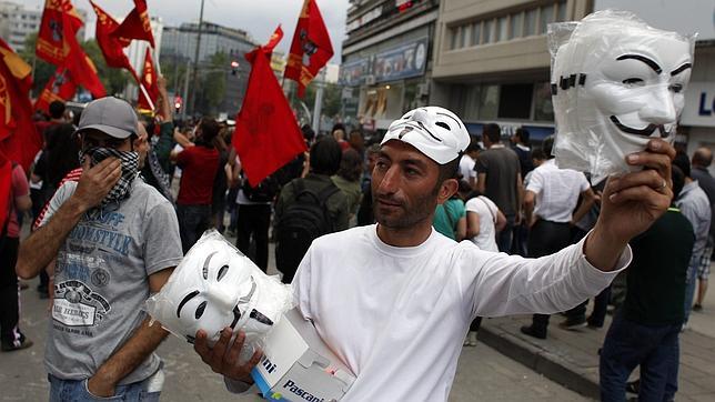 Anonymous hackea la web de Erdogan y respalda el «noble levantamiento social»