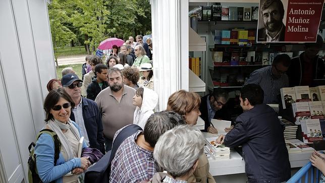 Domingo de autógrafos en la Feria del Libro