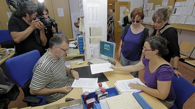 1.700 firmas piden el indulto de la mujer que quemó al violador de su hija