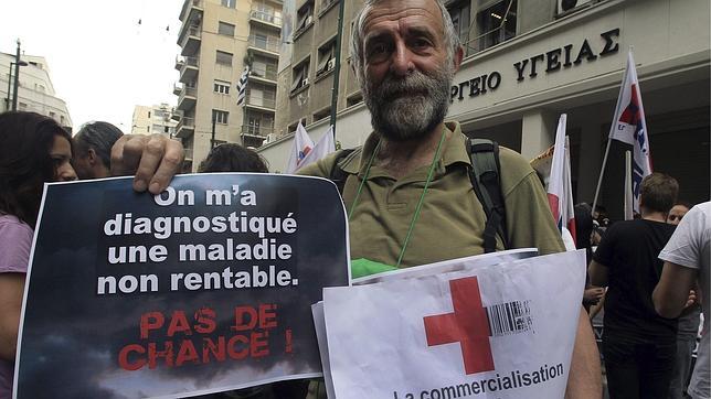 Los recortes en asistencia hospitalaria y medicinas han provocado una gran alarma social